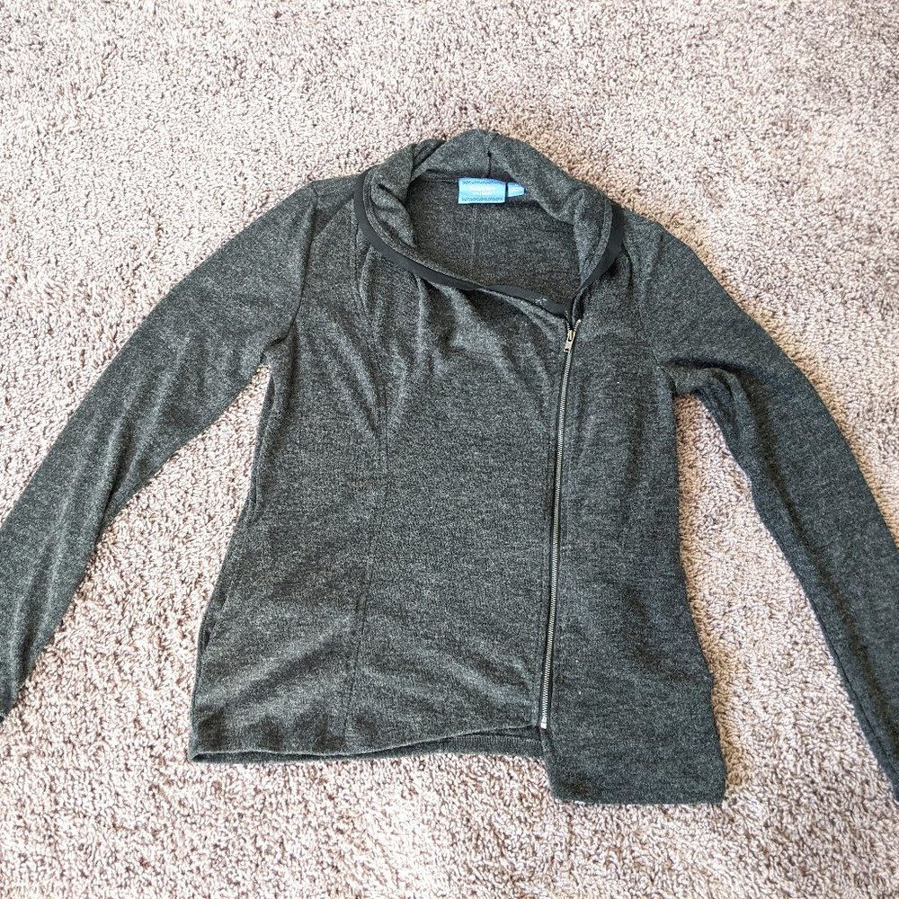*Grey Zippered Sweater by Simply Vera- Size M